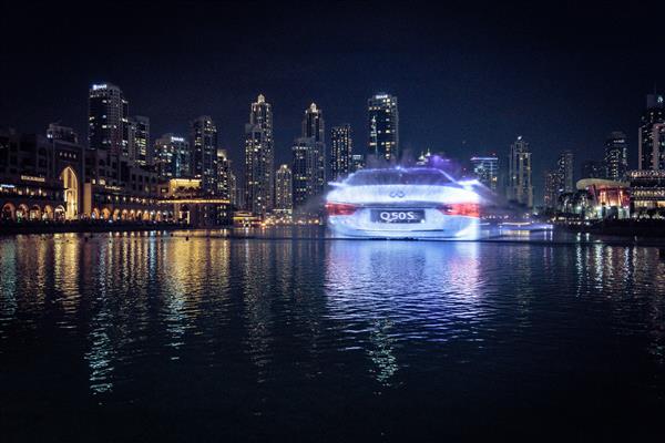 إنفيني تعكس فنيًا نشاطات الدماغ من خلال عرضًا نابضًا بالحياة في نافورة دبي